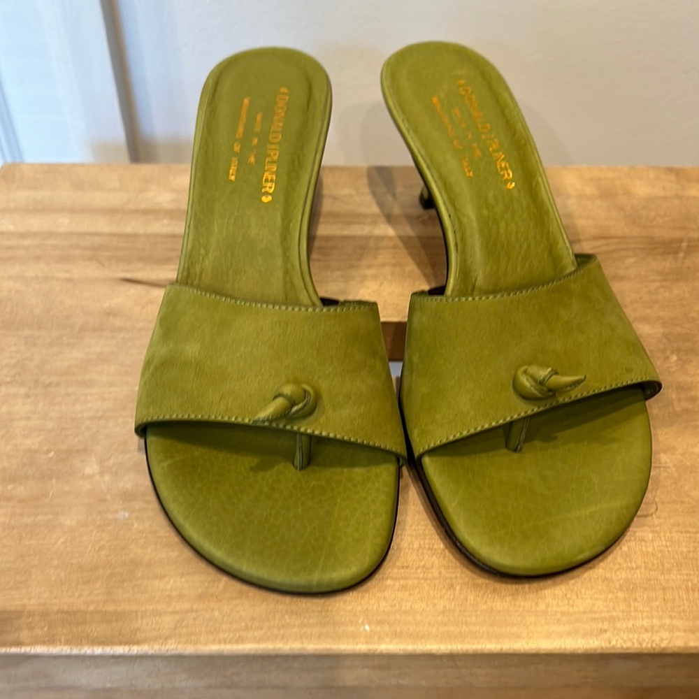 NWOB Donald J Pliner Kiwi Green Suede Leather Virdis Open Toe Pump Heels Y2K